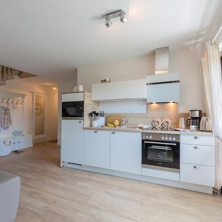 Ferienwohnungen Haus Am Strand Цингст Екстериор снимка