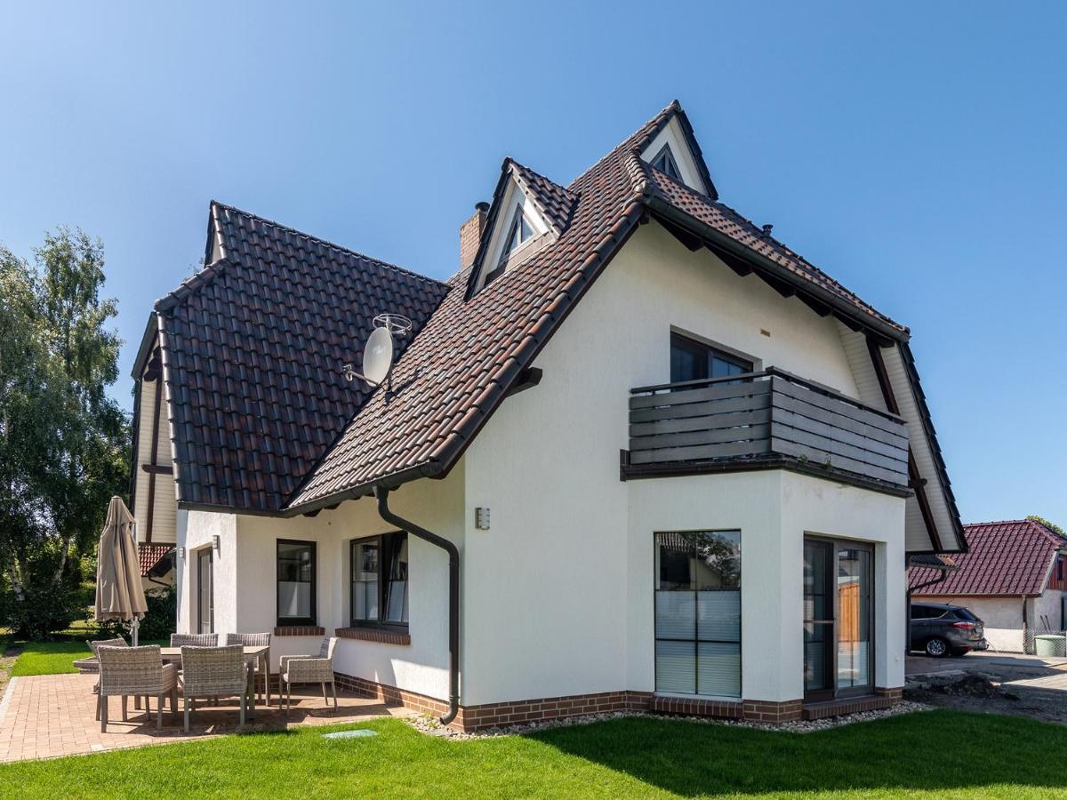 Ferienwohnungen Haus Am Strand Цингст Екстериор снимка