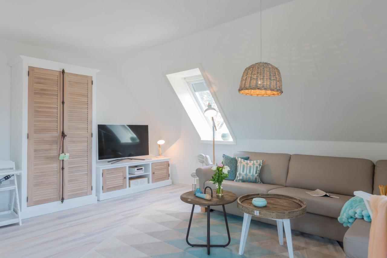 Ferienwohnungen Haus Am Strand Цингст Екстериор снимка