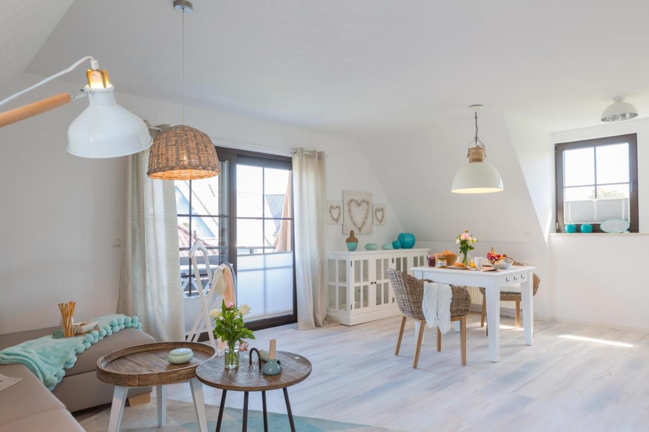 Ferienwohnungen Haus Am Strand Цингст Екстериор снимка