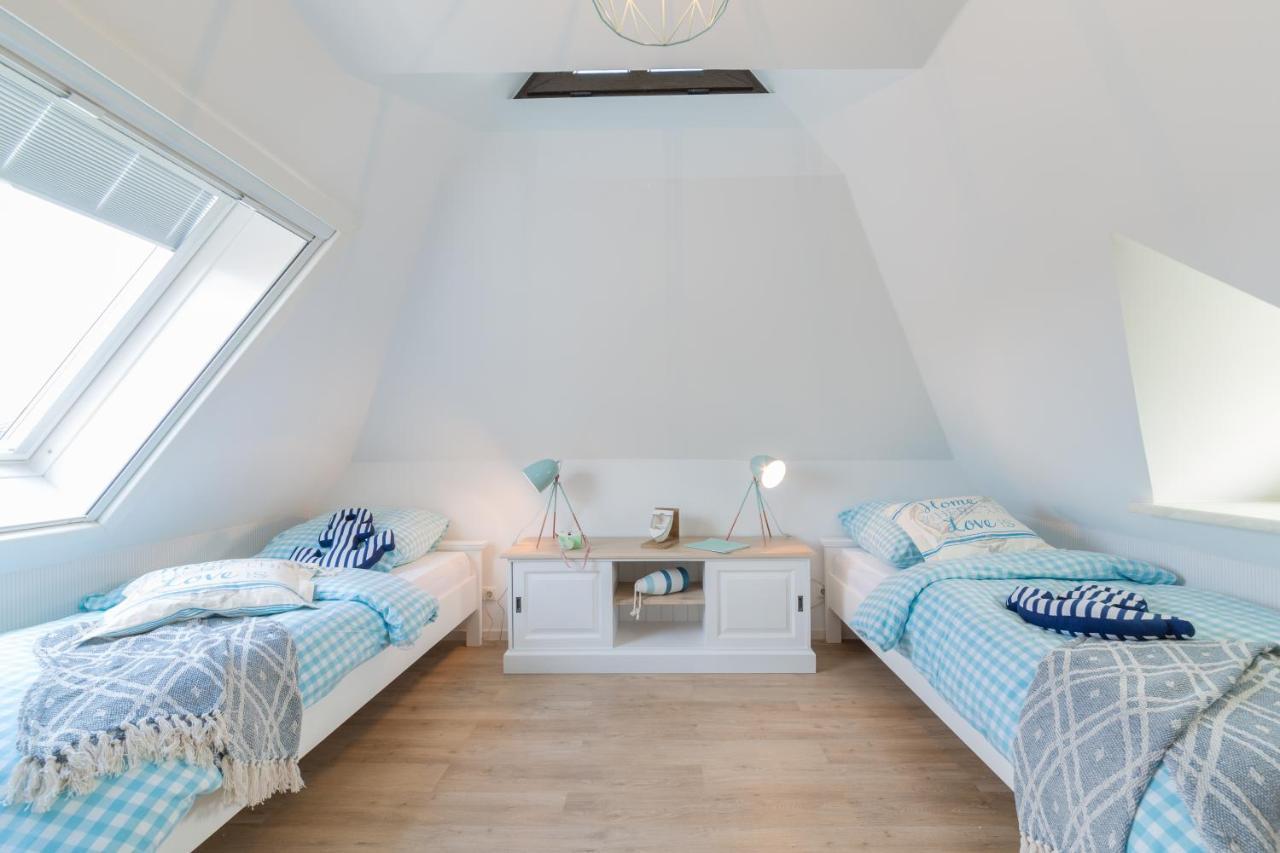 Ferienwohnungen Haus Am Strand Цингст Екстериор снимка