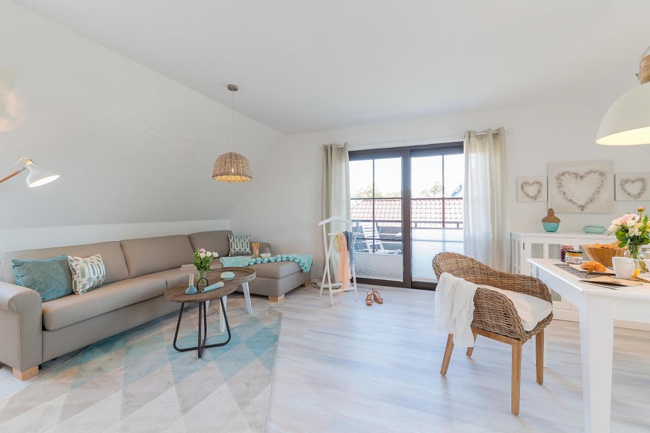Ferienwohnungen Haus Am Strand Цингст Екстериор снимка
